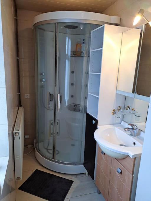 Spacious Apartment -Top Location Акурейри Экстерьер фото